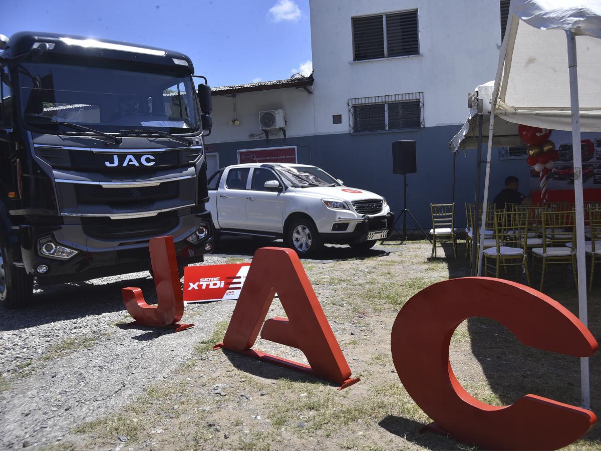 JAC Motors inaugura agencia y presenta su flota de vehículos de trabajo