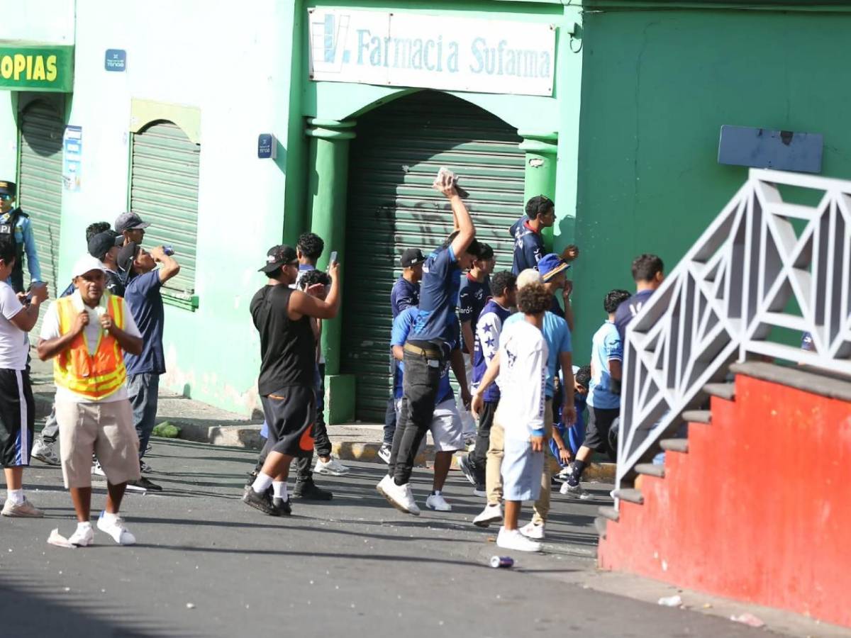 Imágenes impactantes: Terror en clásico Motagua - Olimpia tras escenas de violencia