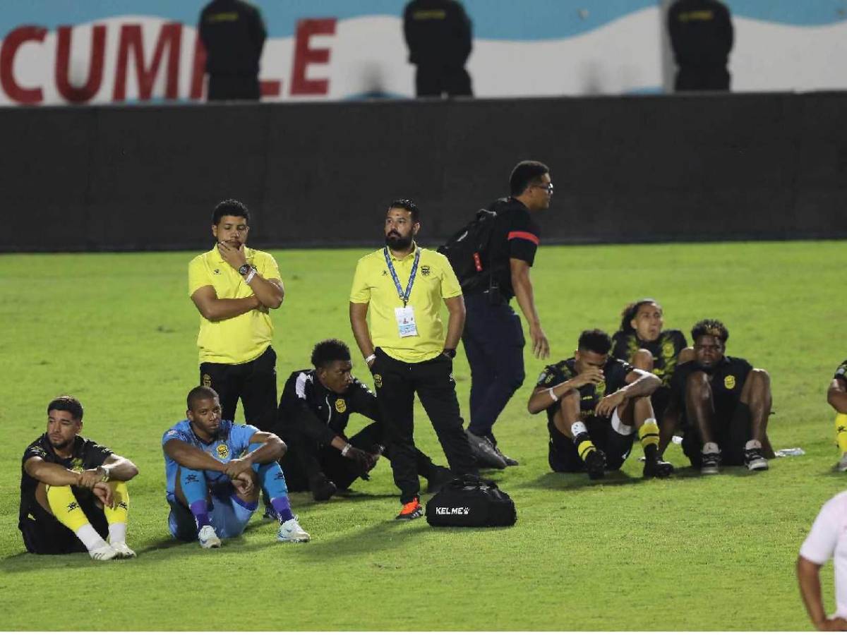 Real España hundido, decepción y así reaccionó Jeaustin tras perder la final ante Olimpia