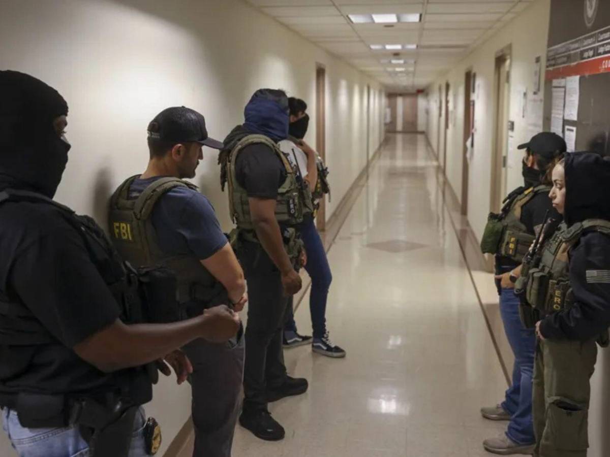 Preocupa el nuevo plan de ICE para realizar redadas masivas en EE UU