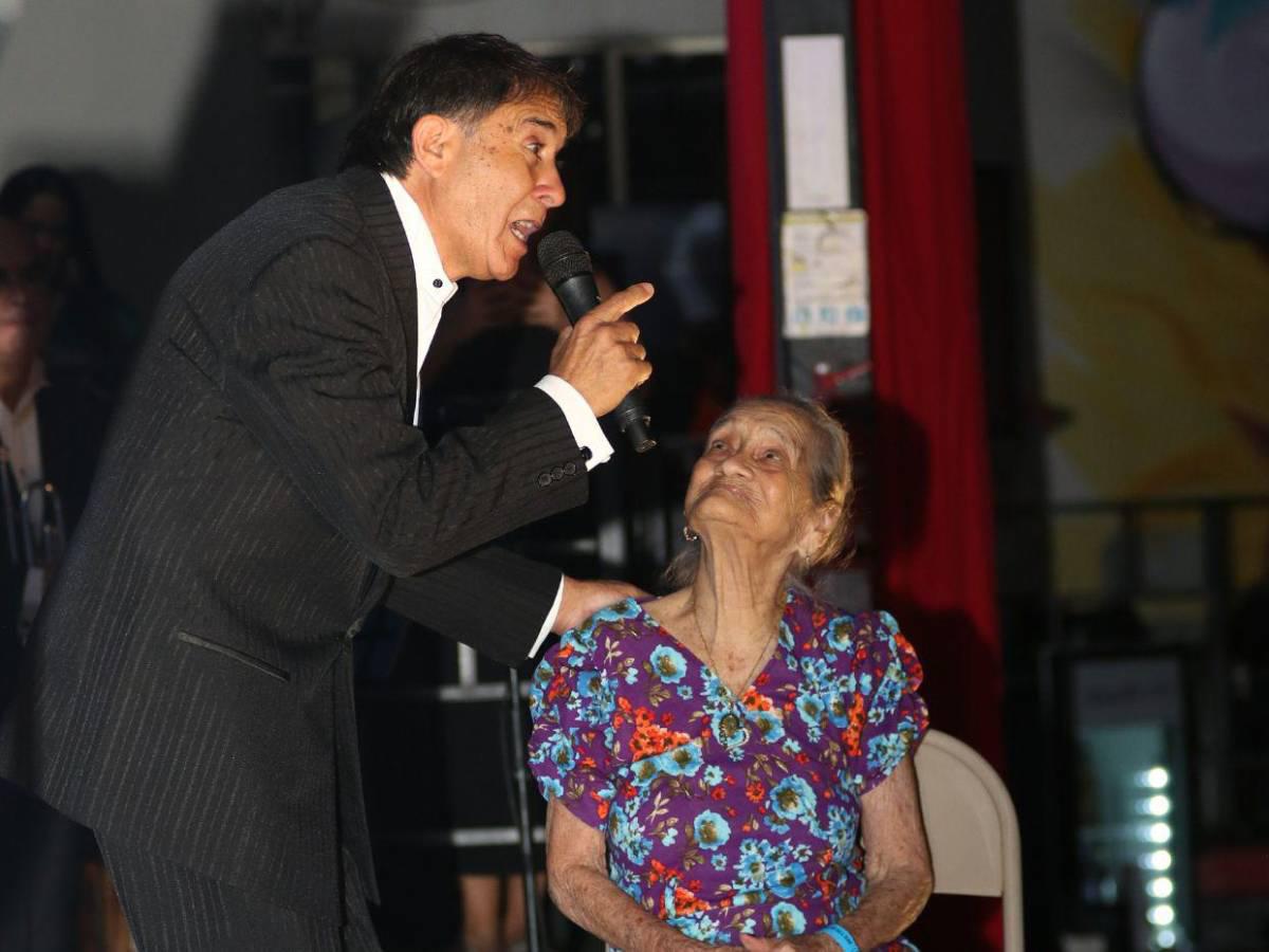 Los Galos deslumbran Tegucigalpa con su romanticismo eterno