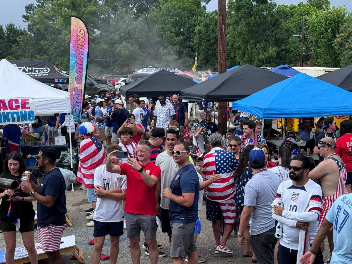 Lindo ambiente en las afueras del estadio para el EUA vs Panamá