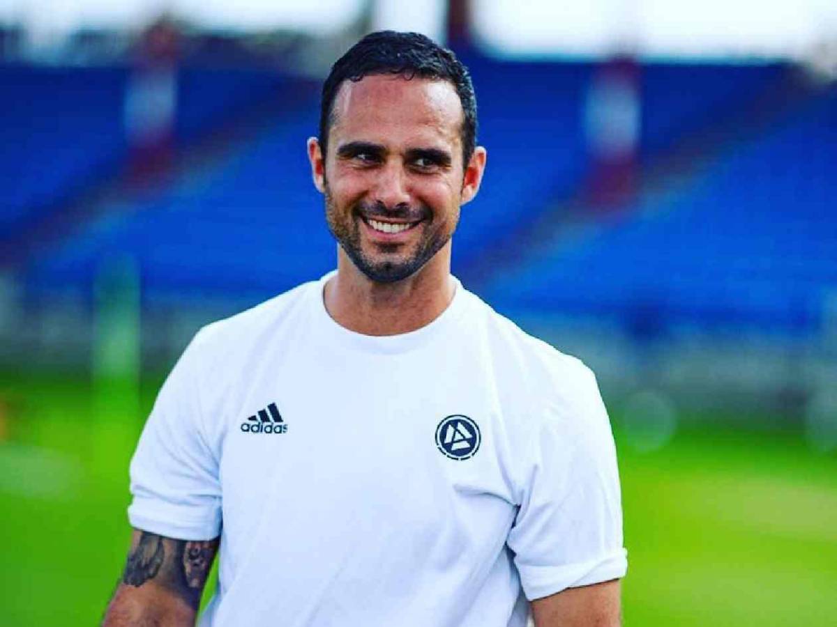 Giro drástico: Salvó a histórico del descenso y ahora dirigirá famoso negocio