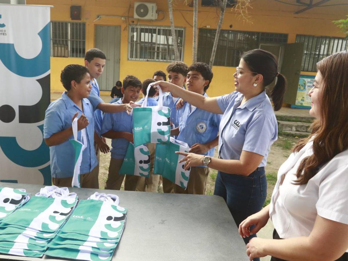 Mente Sana comparte jornada especial con estudiantes del Soledad Fernández
