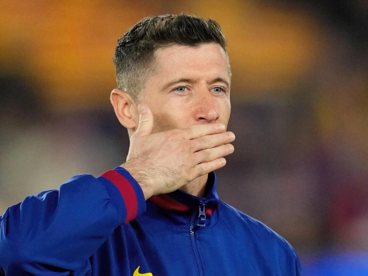 Lewandowski se reúne con otro gigante: Podría irse del Barcelona y el club tiene su reemplazo