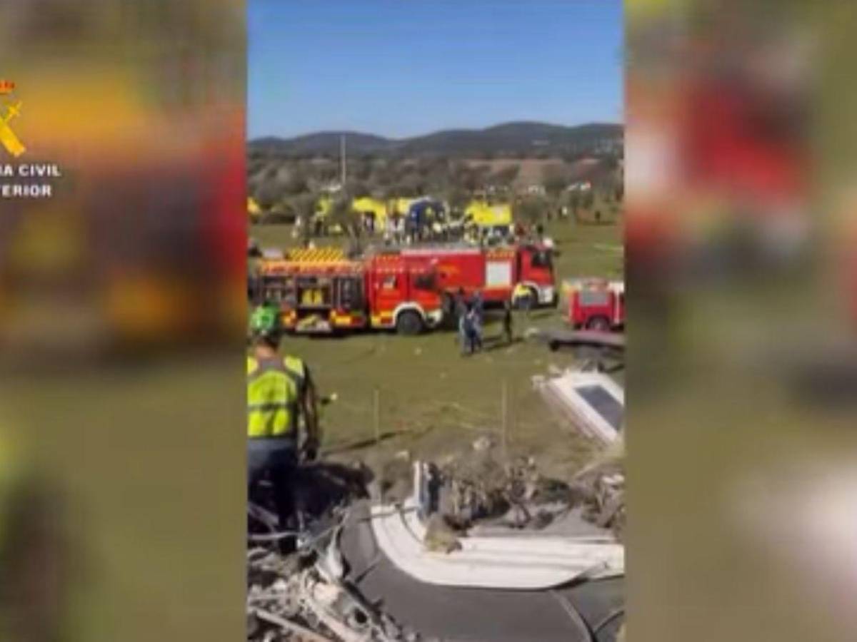 Dos trenes chocan y dejan al menos 64 muertos y decenas de heridos en España