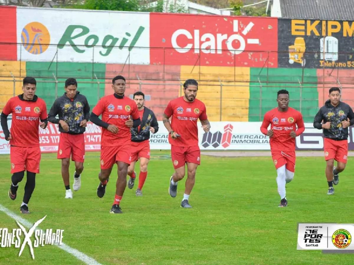 El equipo que descendió y podría ser campeón: eliminó a un histórico de su país