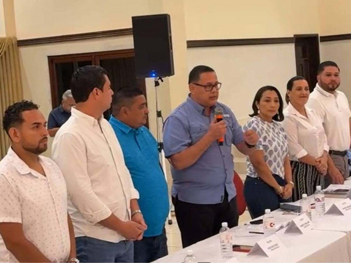 Taxistas cierran otra vez El Progreso; alcalde Alexander López convoca a reunión