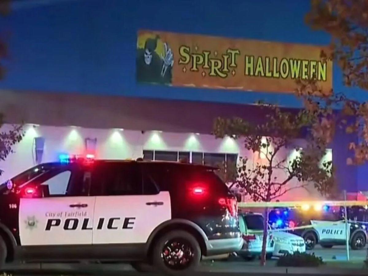 Dos muertos y seis heridos dejan tiroteos en tiendas de disfraces de Halloween