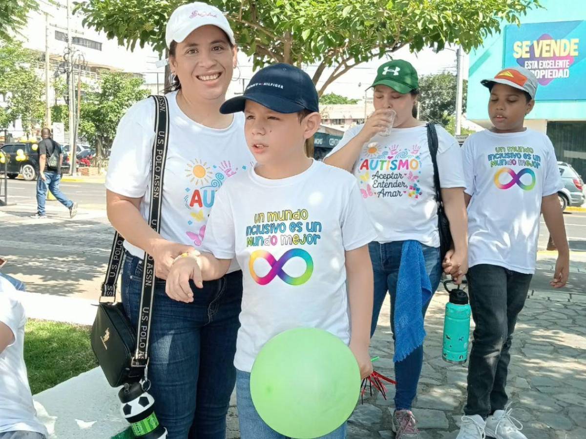 Día del Autismo: caminan juntos por una sociedad que abrace las diferencias