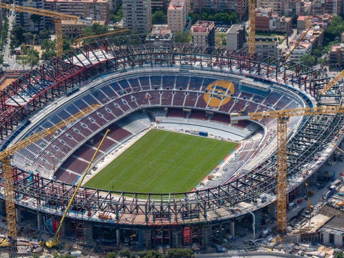 El Barcelona arranca el césped del Camp Nou y Laporta recibe un revés inesperado