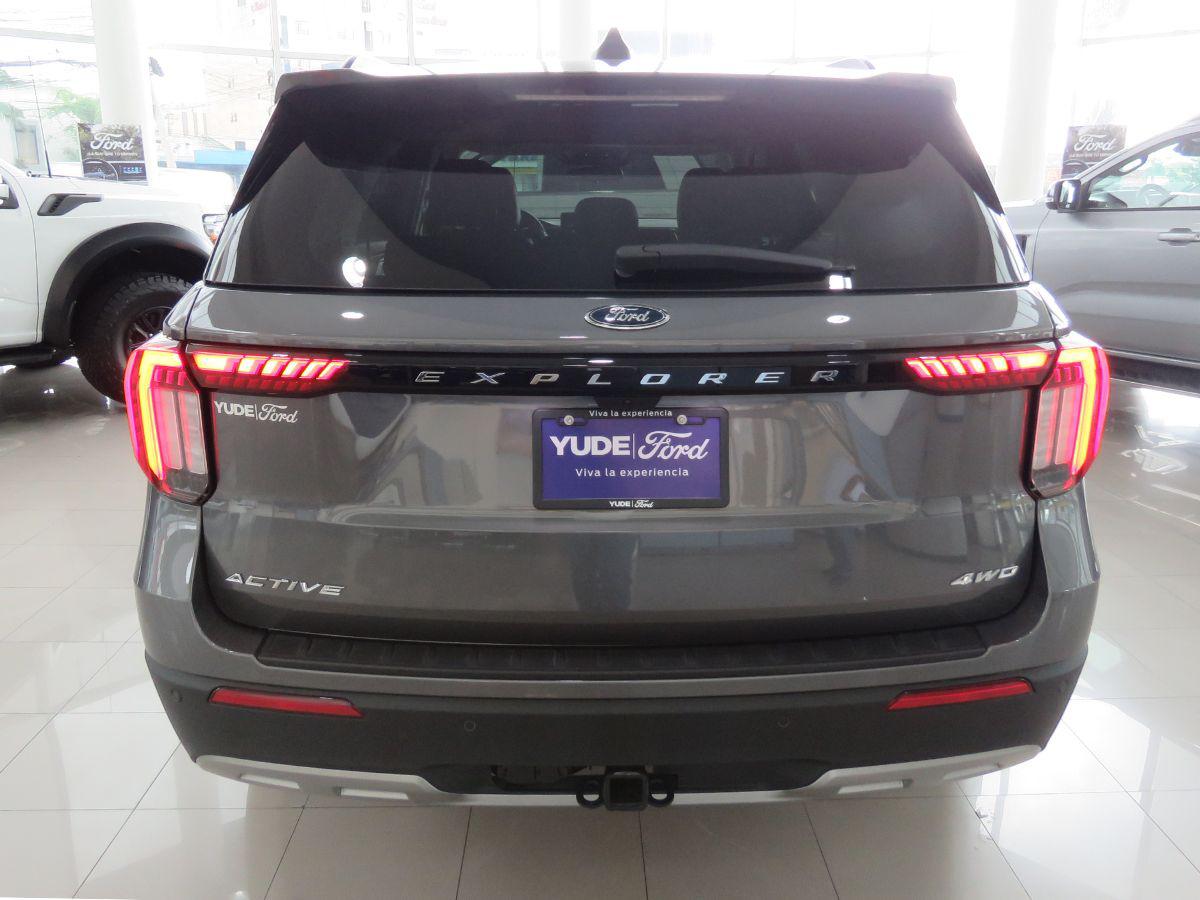 Vistazo de la parte trasera del vehículo.