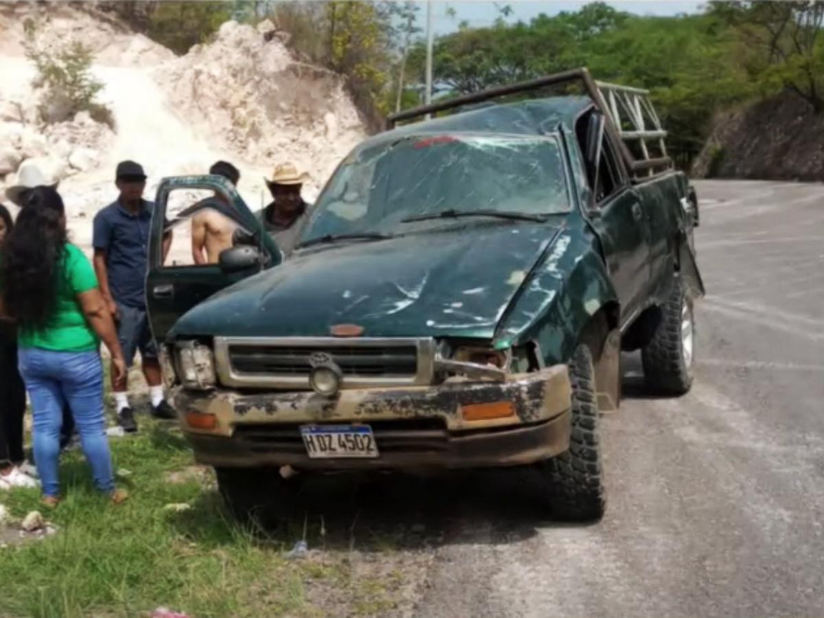 Pick up se queda sin frenos y muere niño en Intibucá cuando iban a un funeral
