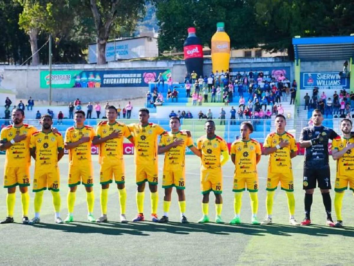 El equipo que descendió y podría ser campeón: eliminó a un histórico de su país