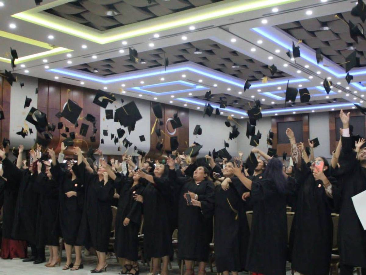Unah Campus Cortés celebra la graduación de 453 nuevos profesionales