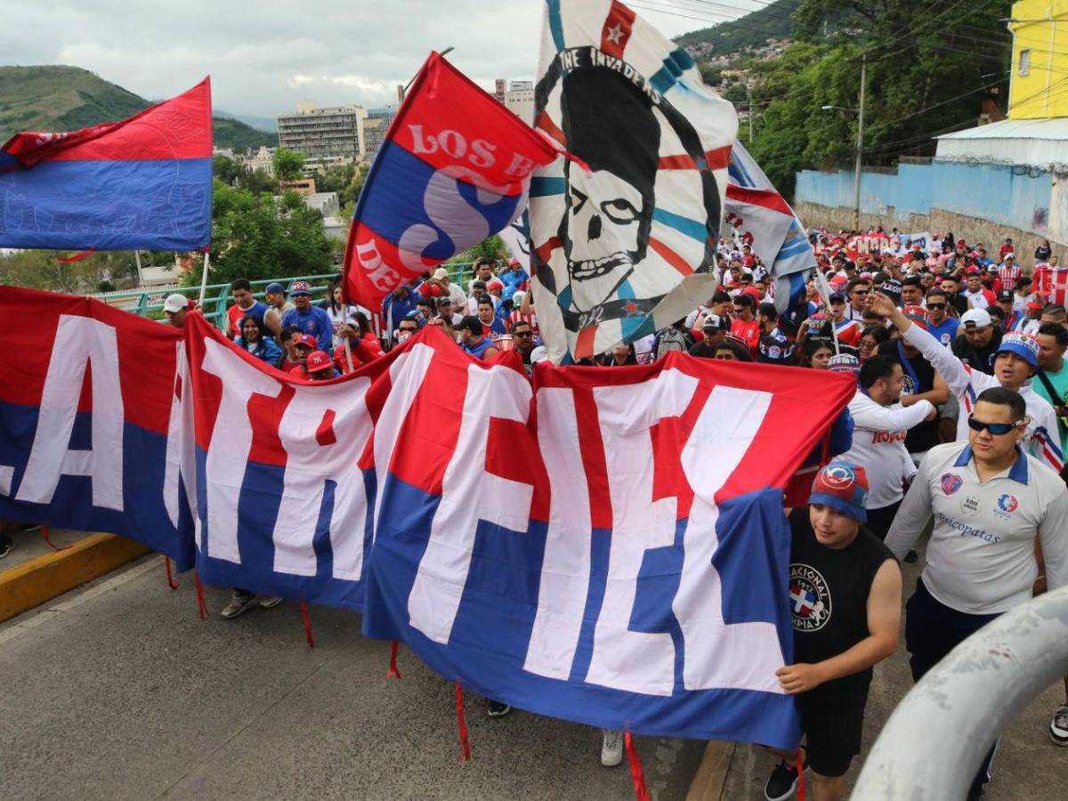 ¡Ambientazo! Fiesta de la Ultra Fiel y las chicas sensación en el Chelato Uclés