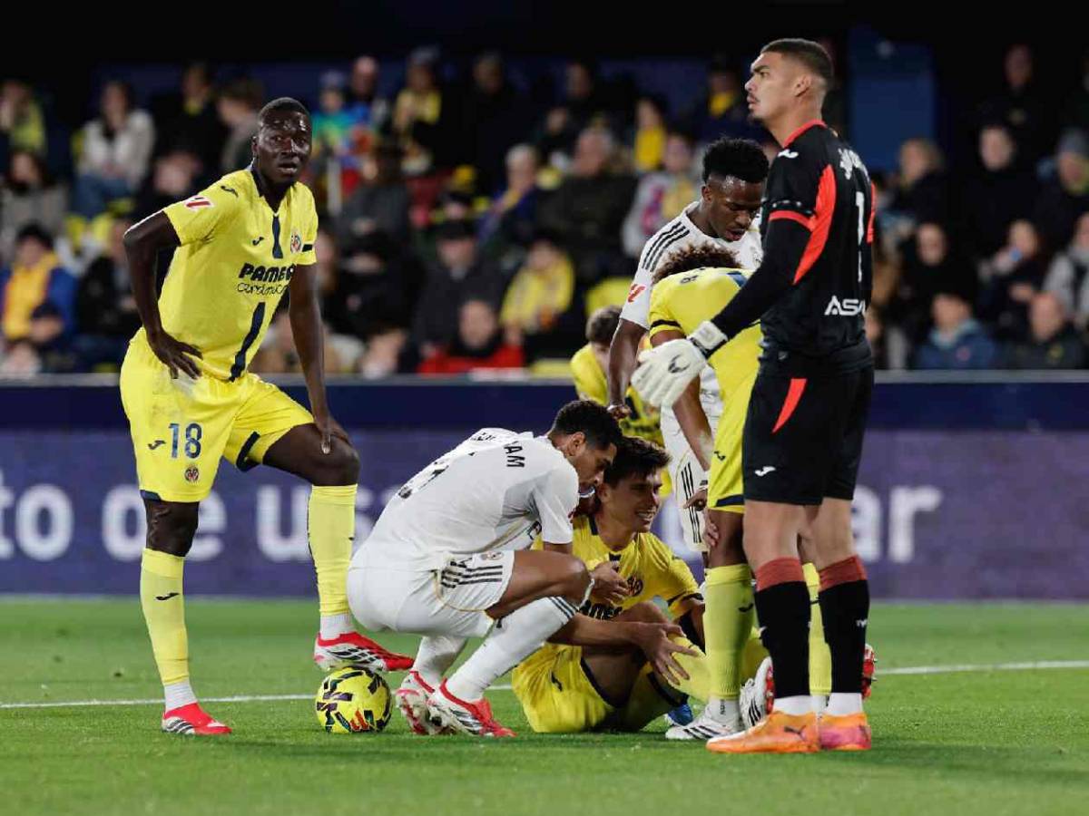 Beso de Mbappé a compañero, Brahim la pasó mal y VAR no intervino en polémica
