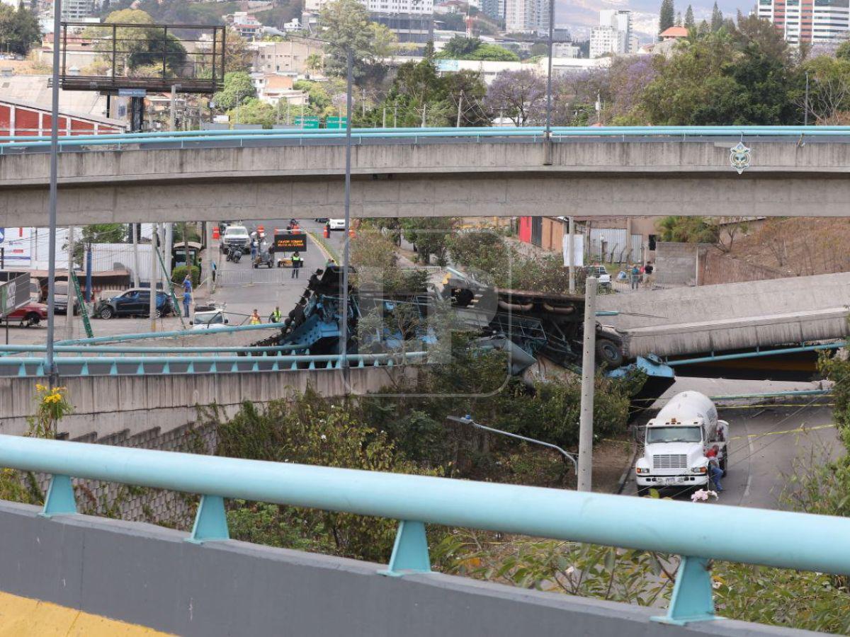 Conductor se salvó de milagro: las imágenes del puente colapsado en Tegucigalpa