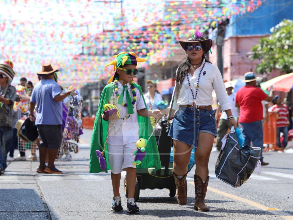 Con derroche de color, carrozas y música, La Ceiba celebra el gran cierre de su Feria Isidra