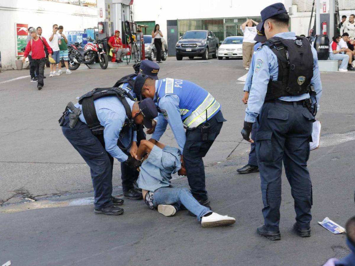 La Ultra Fiel pone color en el clásico Olimpia–Real España; un detenido en la previa
