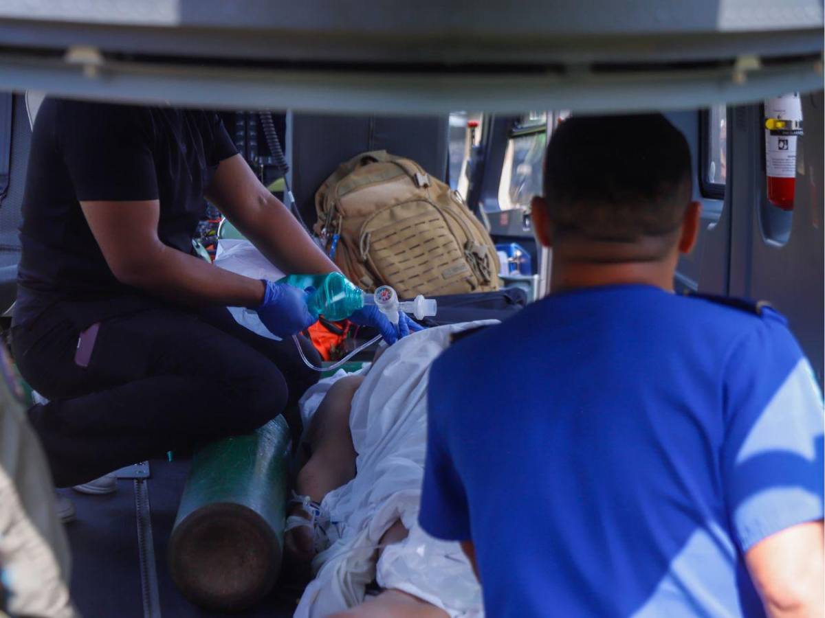 Llegan en helicóptero a SPS las víctimas del accidente en Los Hornos, Copán
