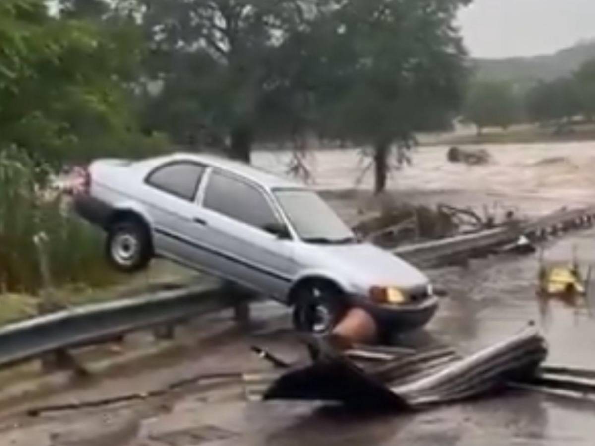 Inundaciones dejan 27 personas muertas y decenas de desaparecidos en Texas