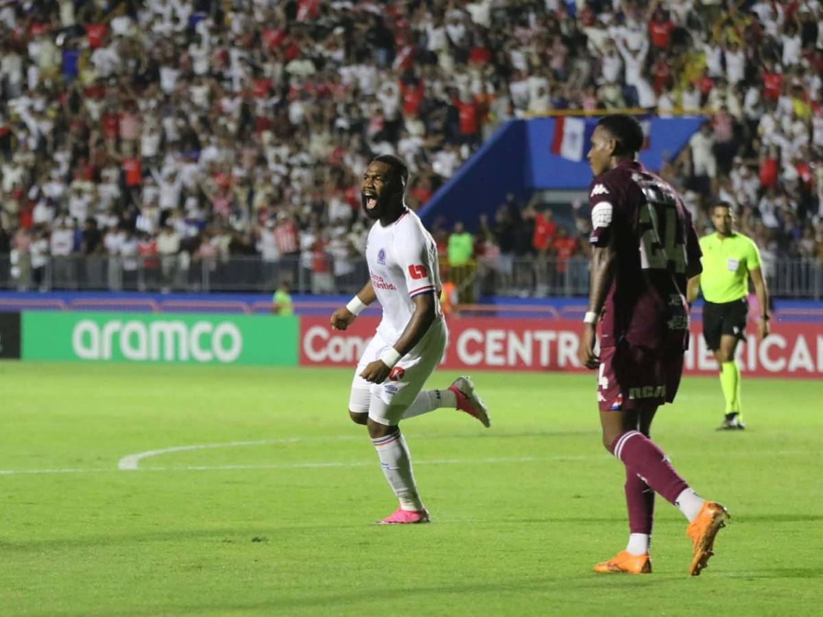 Olimpia da el golpe en Concacaf, dedicatoria, crack de Brasil y periodista roba miradas