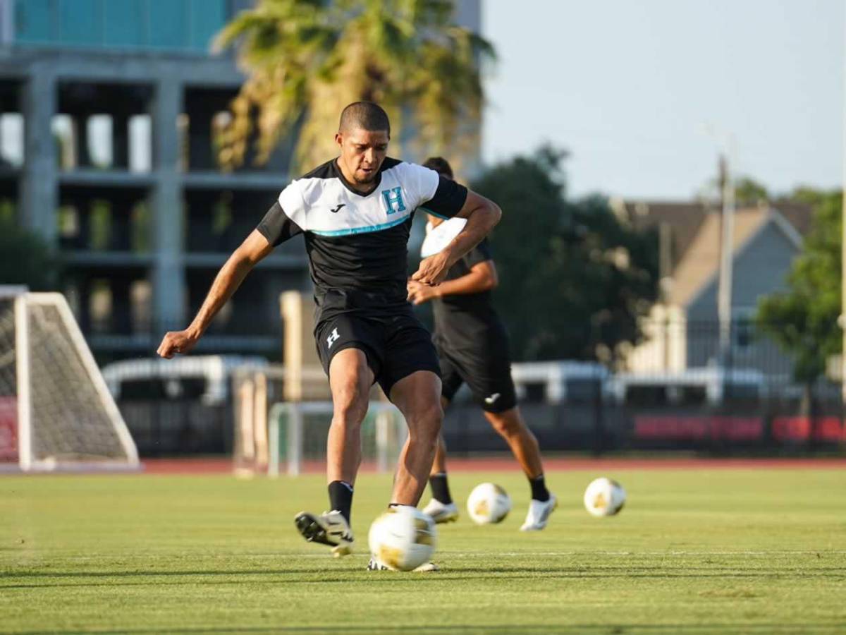 Rueda cambia medio equipo: el 11 titular de Honduras contra El Salvador en la Copa Oro