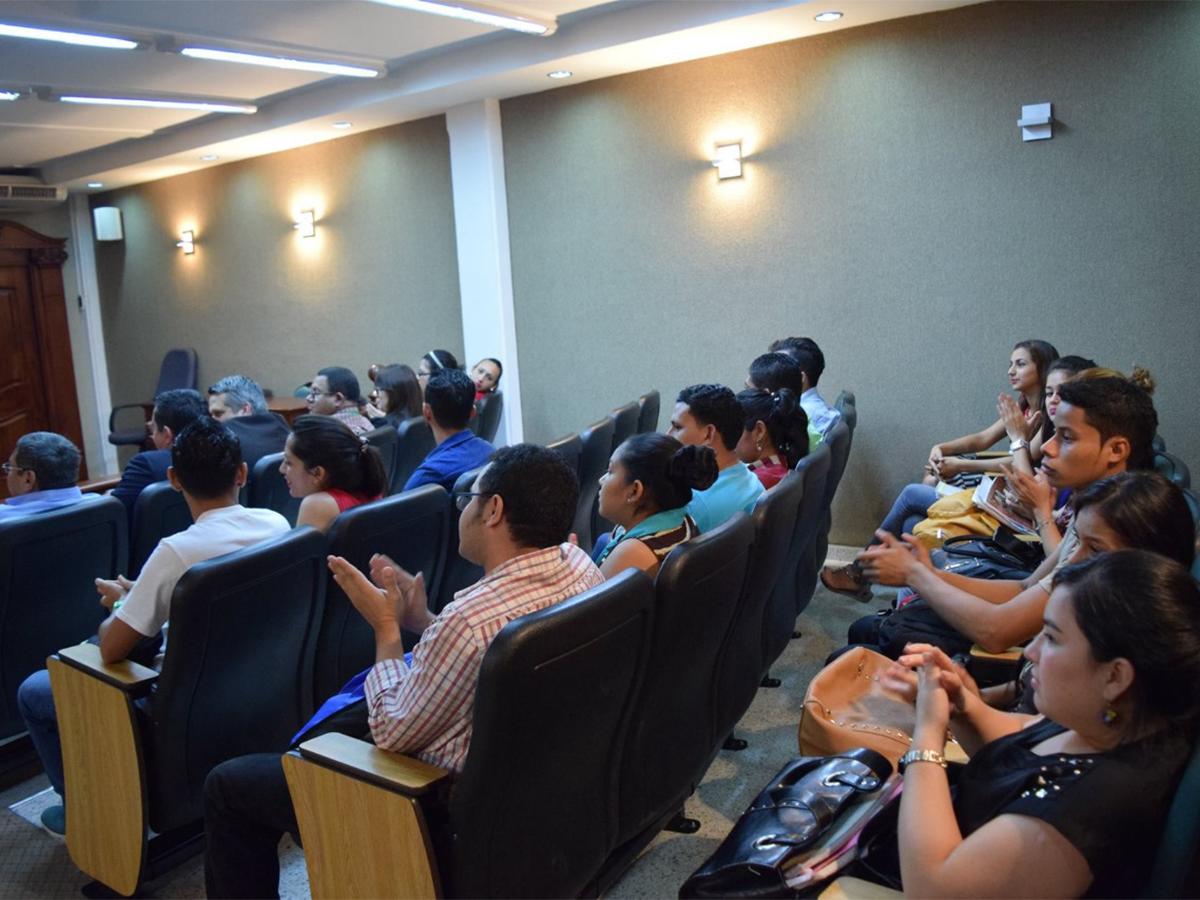 La UTH cuenta con su propia sala de juicios orales.