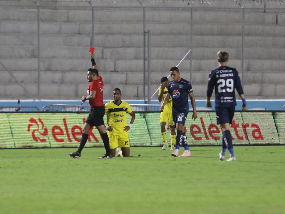 El 'frío' festejo de figura de Motagua, sufrimiento de Real España, susto y enfado