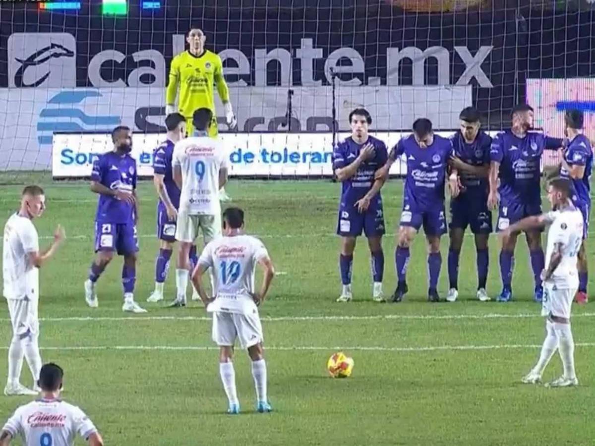 Oficial: El fútbol revoluciona con estas nuevas reglas; los porteros afectados