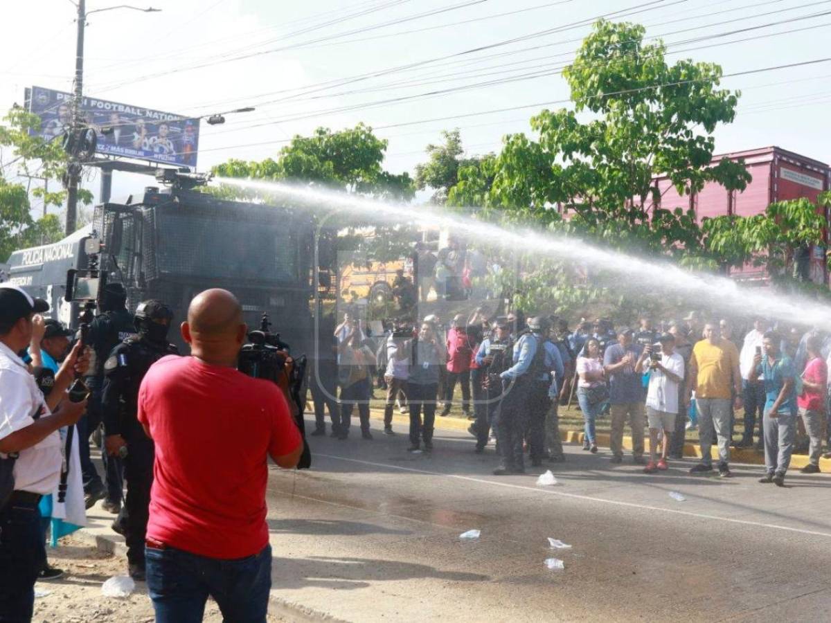 Las imágenes del desalojo de manifestantes en El Progreso, Yoro