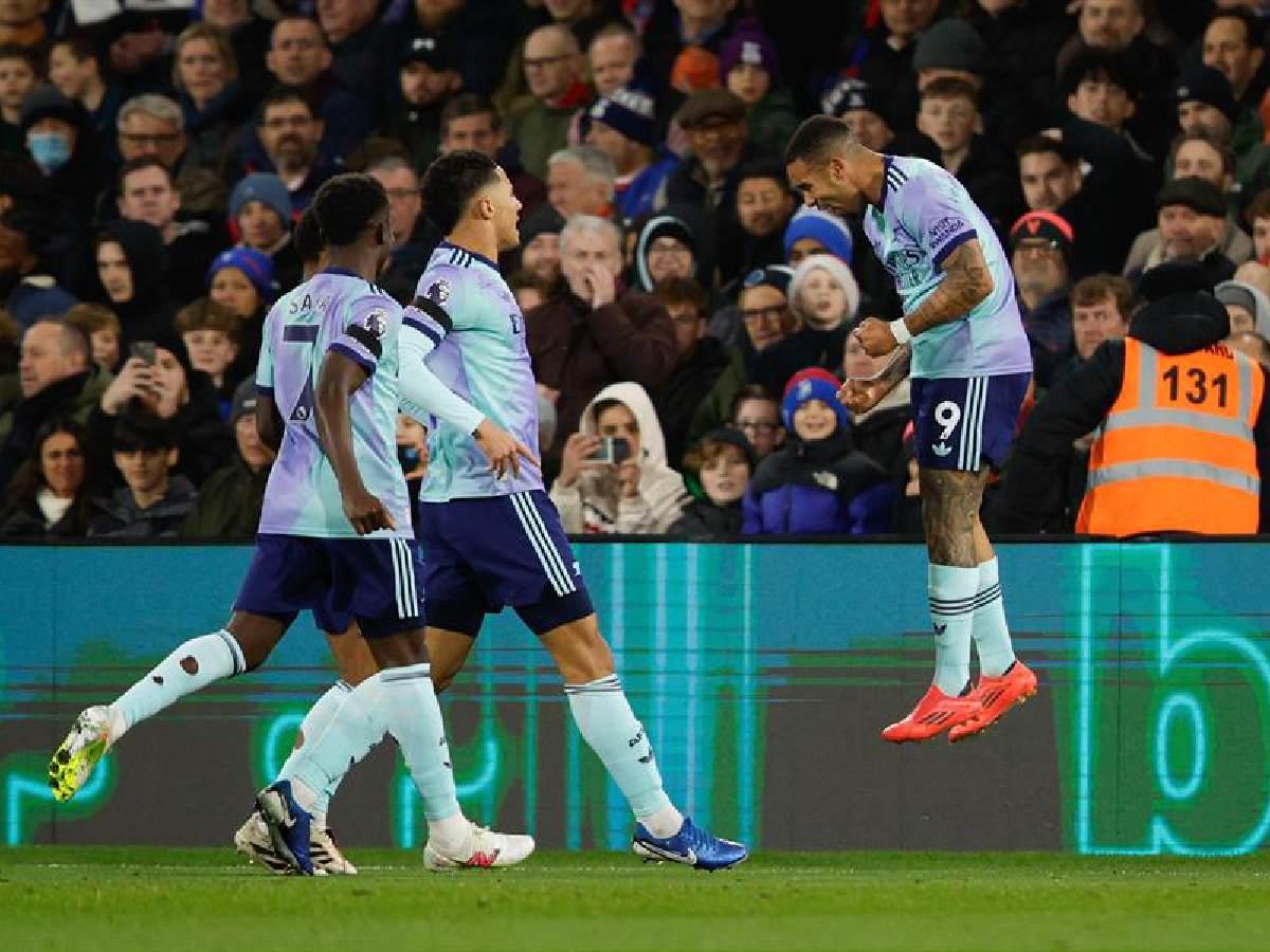 Arsenal propina ‘manita’ y sigue de pie en la lucha por la Premier League