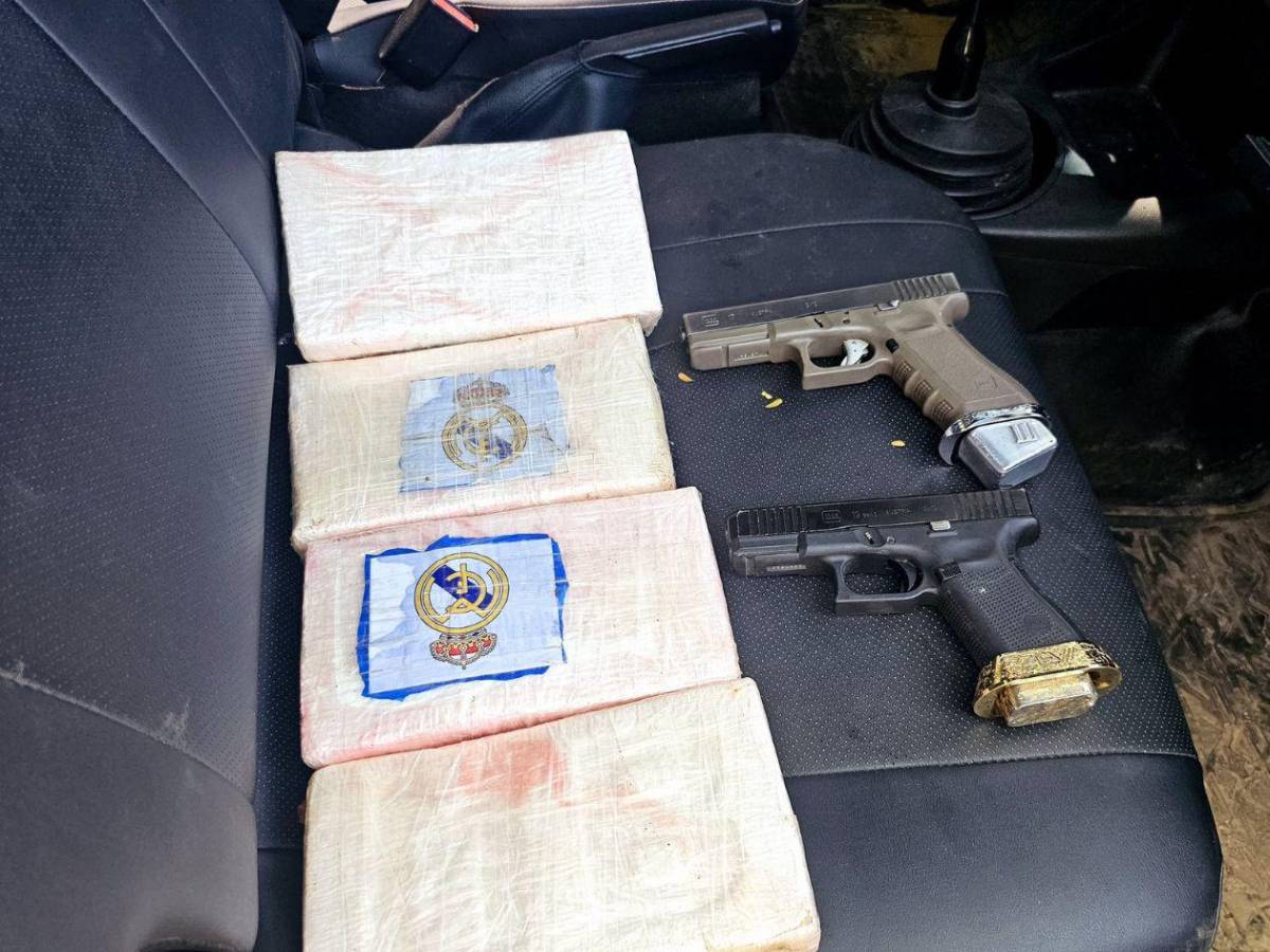 Hallan droga con escudo del Real Madrid enterrada en playa hondureña