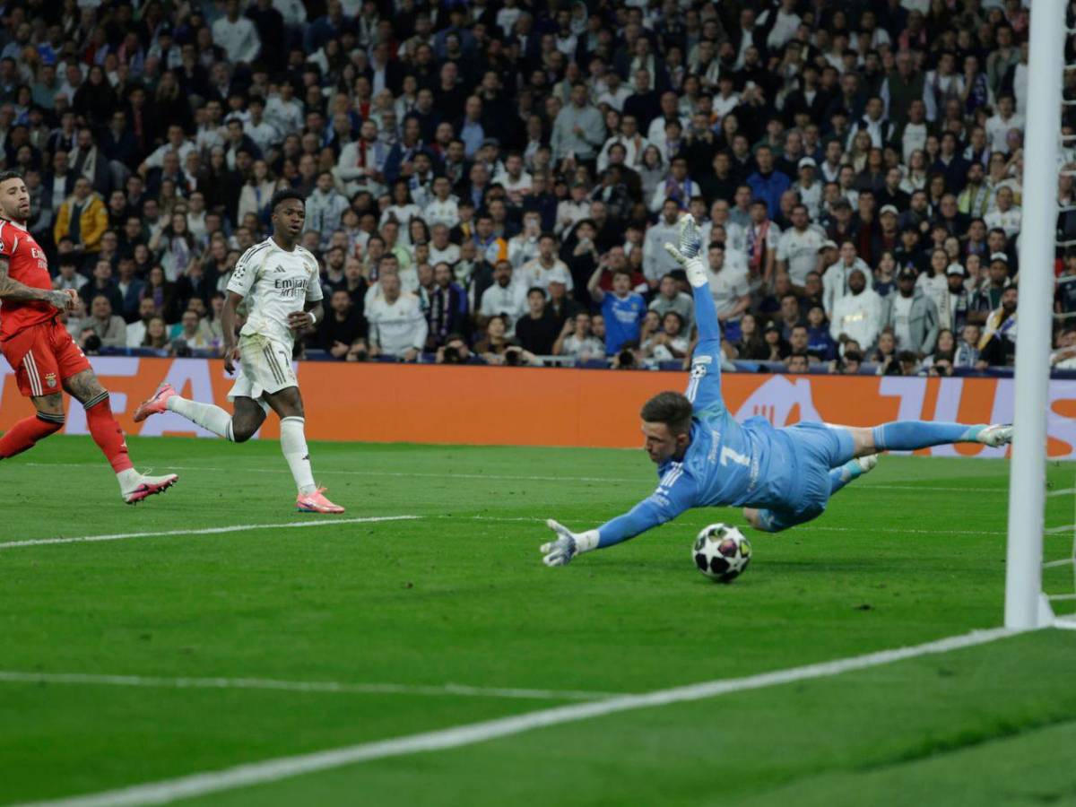 Real Madrid sufrió: jugador salió en camilla, silbidos a Vinicius y penal no pitado
