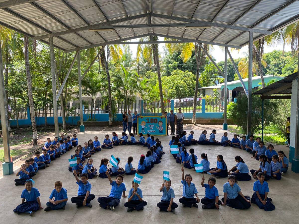 Estudiantes de San Francisco de Yojoa realizan el número 100.
