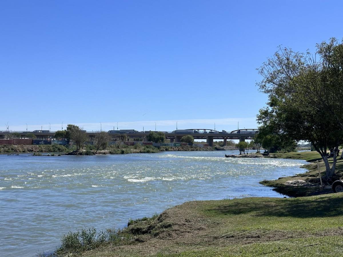 El río Bravo, cielo e infierno para miles de migrantes, incluidos hondureños.
