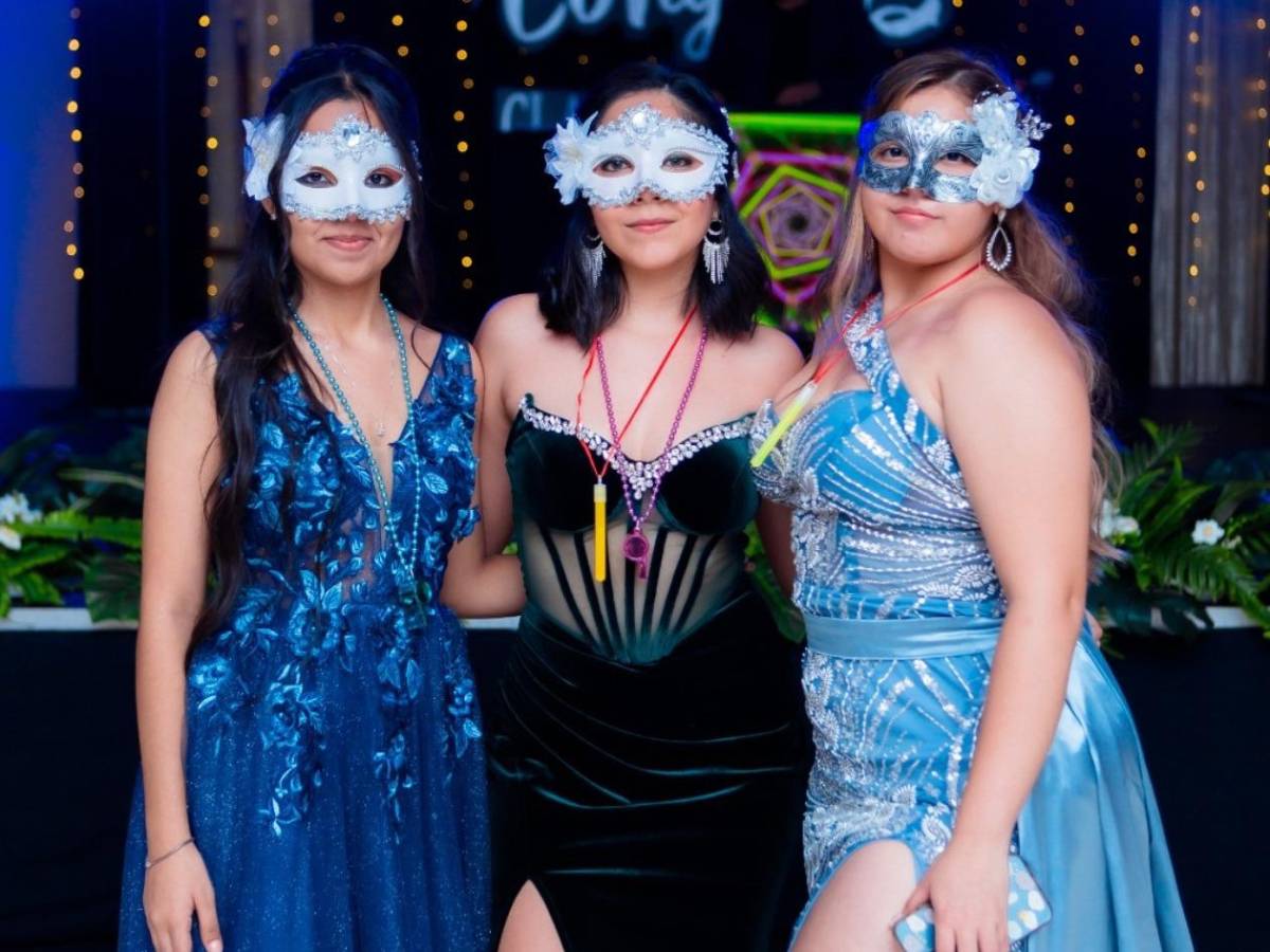 Seniors de la Saint Paul Academy celebran su logro académico