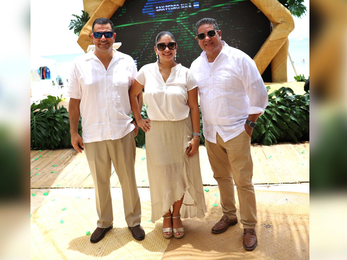 Carlos Mourra, Daniela Gutiérrez y Jorge Corrales McCarty, los representantes de CM Airlines.