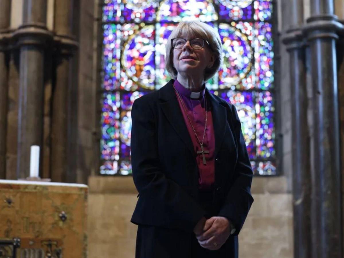 Histórico: ex enfermera fue investida como la primera arzobispa de Canterbury