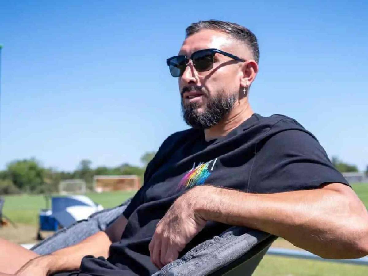 Se divorció y le destapan nuevo romance a Héctor Herrera con famosa actriz