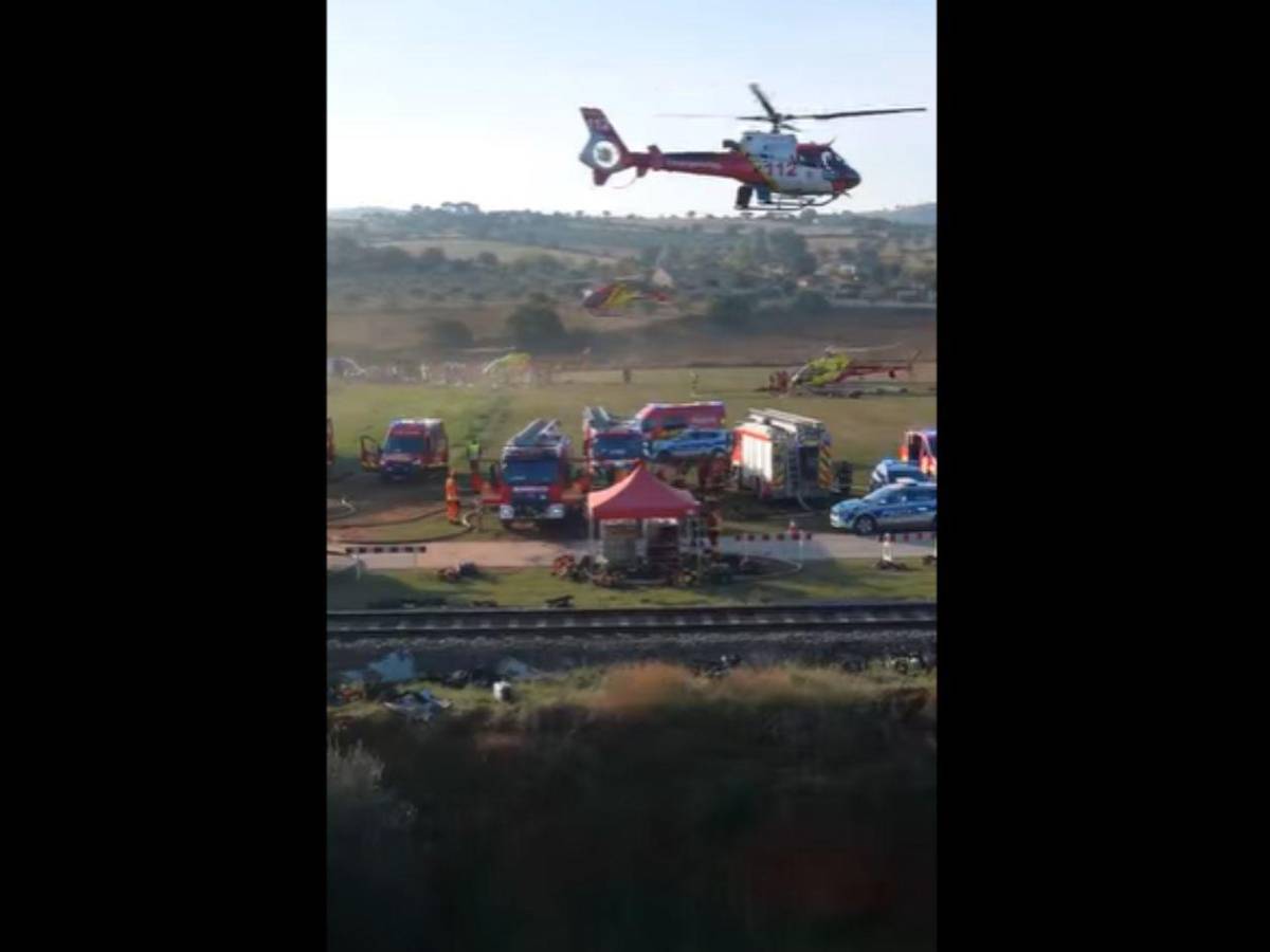Dos trenes chocan y dejan al menos 64 muertos y decenas de heridos en España