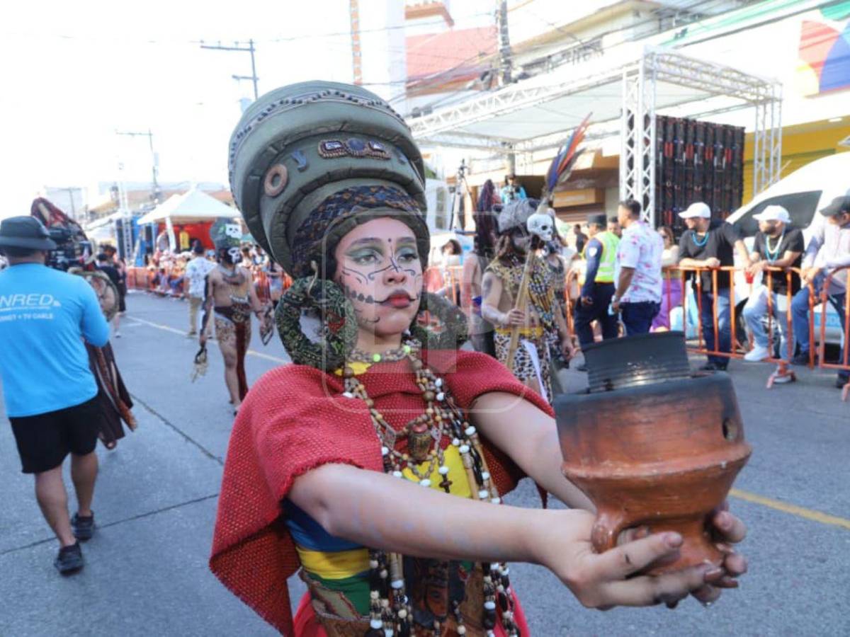 Carrozas, música y baile: así se vive el gran cierre de la Feria Isidra en La Ceiba