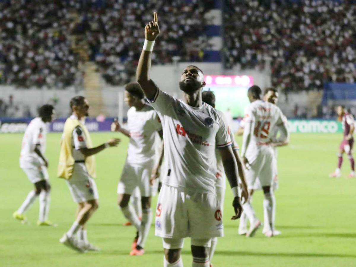 Olimpia da el golpe en Concacaf, dedicatoria, crack de Brasil y periodista roba miradas