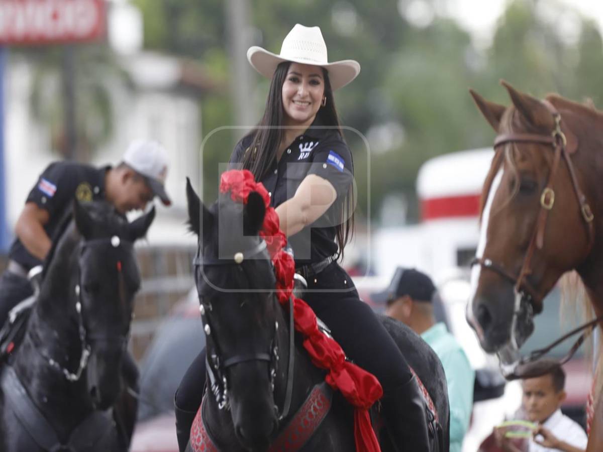 Belleza y alegría en el desfile hípico en San Pedro Sula