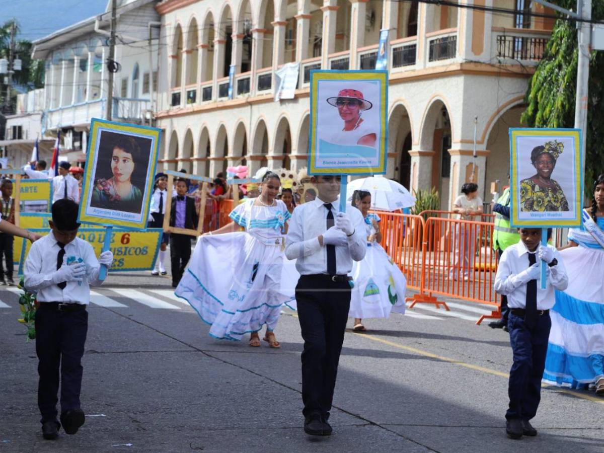 Fervor patrio en La Ceiba: los niños rinden honor con colorido desfile