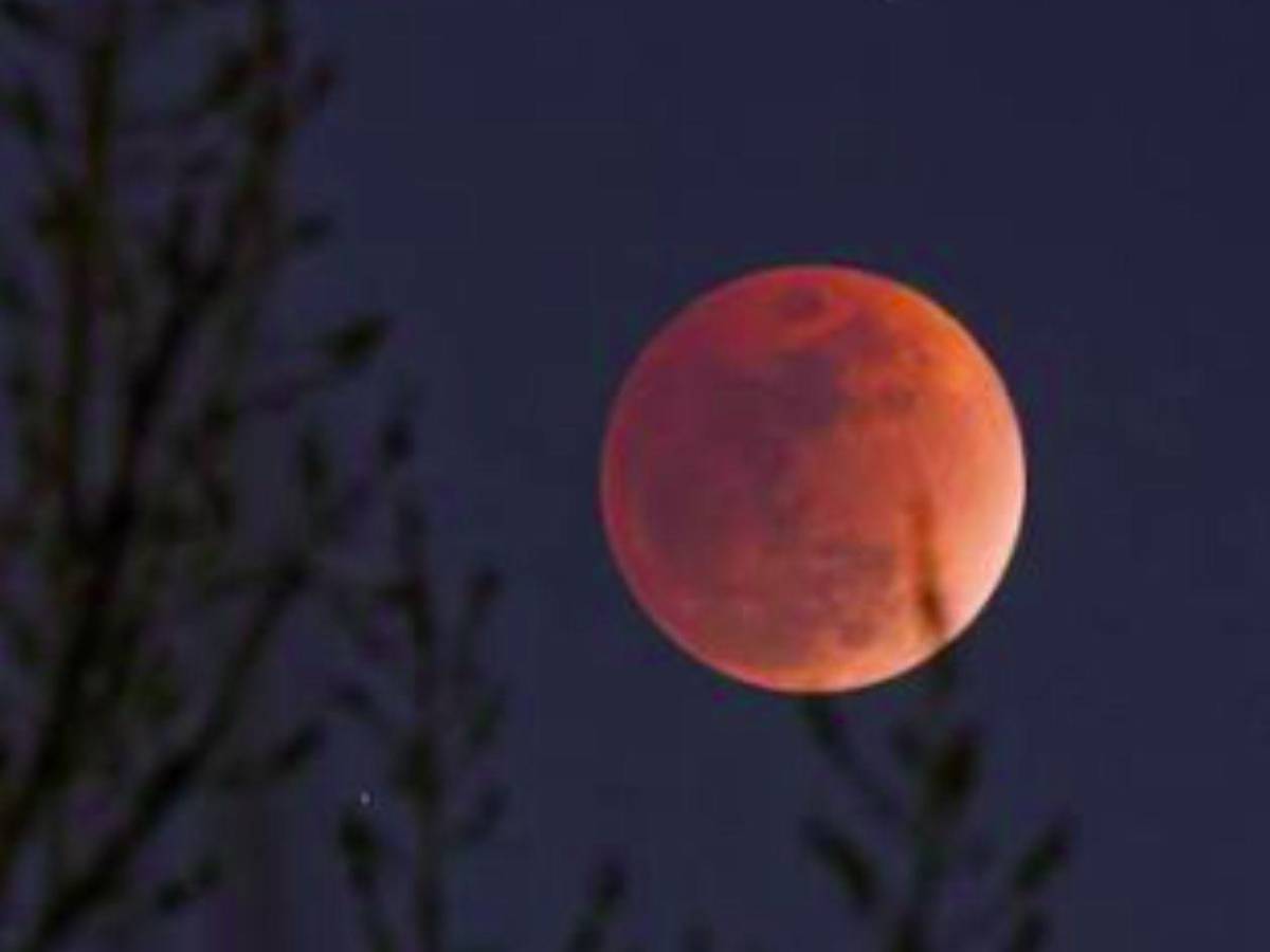 Eclipse lunar y cielos amenazantes: esto se espera que pase en Honduras