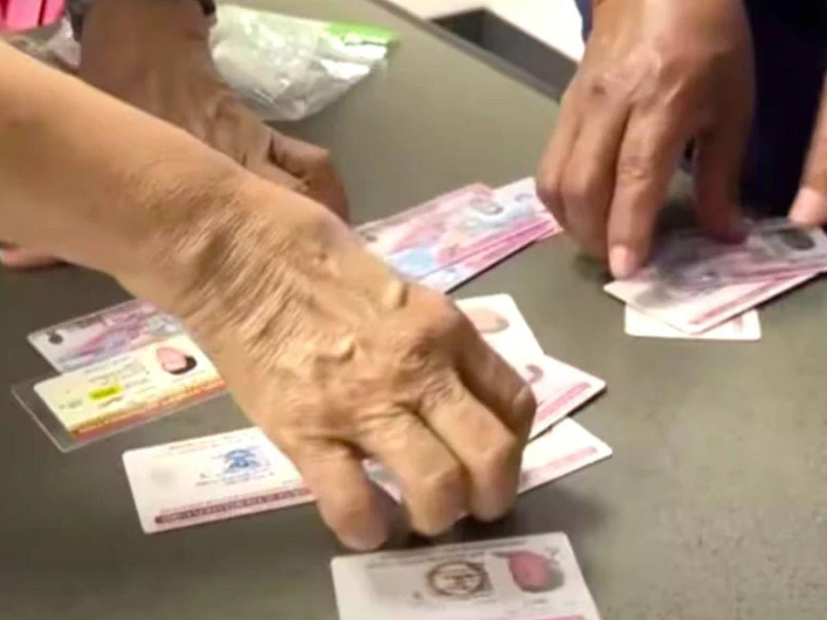Inmigrantes en Estados Unidos podrían quedarse temporalmente sin permiso de trabajo