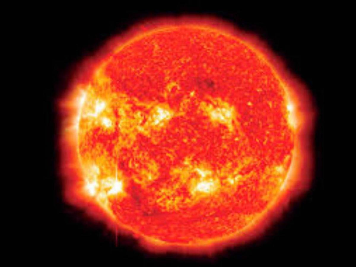 Alerta mundial: El Sol lanza llamaradas a la Tierra y desata severa tormenta solar