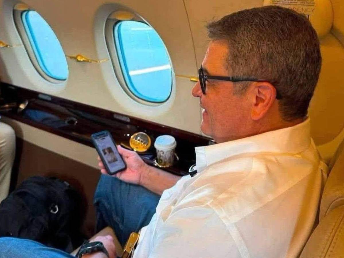 Revelan quién pagó el viaje privado de regreso de JOH a Honduras y cuánto costó